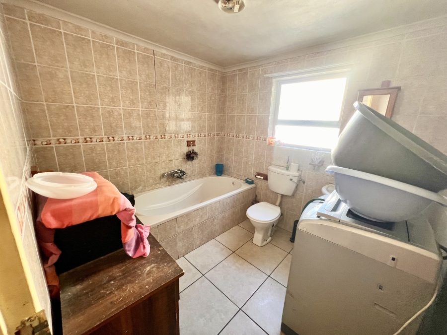 5 Bedroom Property for Sale in Churchill Estate Western Cape